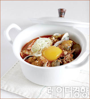 제철 재료로 만들어 더 맛있다! 가을을 느끼는 따끈한 찌개