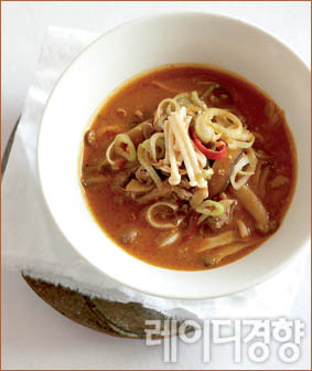 제철 재료로 만들어 더 맛있다! 가을을 느끼는 따끈한 찌개