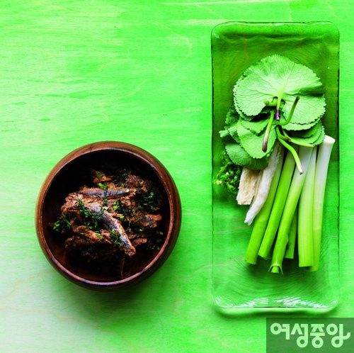세 가지 나물과 생멸치 쌈장